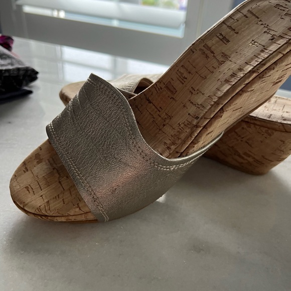 Almost new Stuart Weitzman - Picture 2 of 2